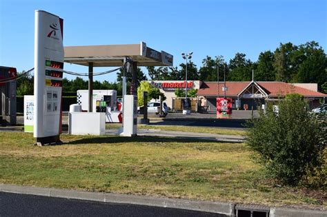 Parking Intermarché à Labrit