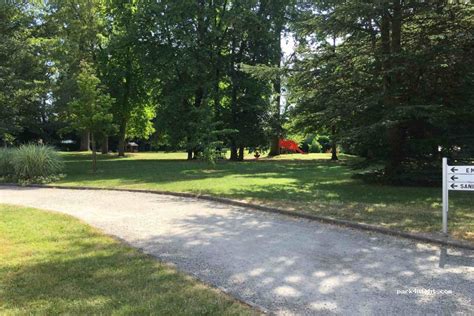 Parking bazouges à Loury