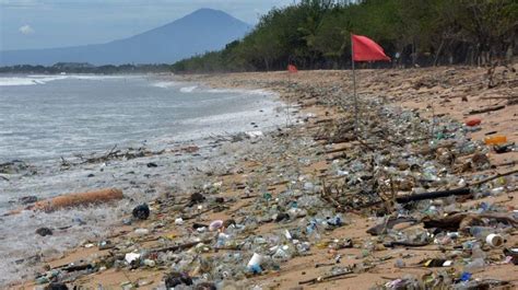 Perhatikan Sampah dan Kebersihan Pantai