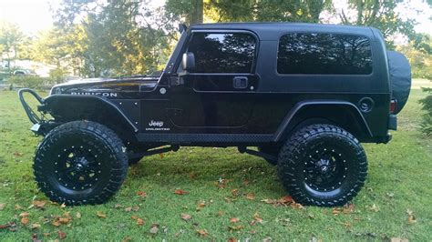 Pictures-Of-Black-Jeep-Wrangler-Unlimited-2005-2006-Lifted-Restored
