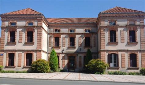 Place de la Mairie à Briatexte