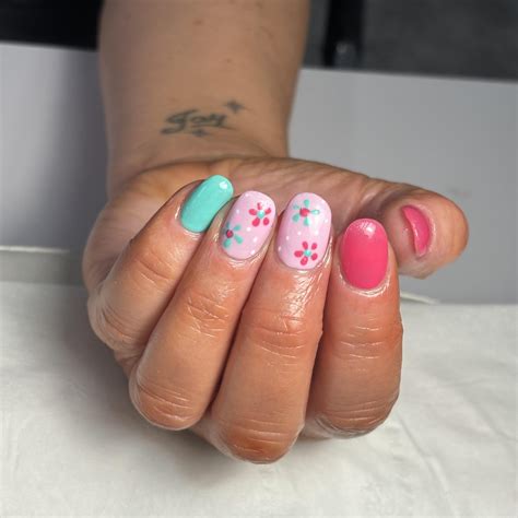 Pretty little Thing Nails and beauty