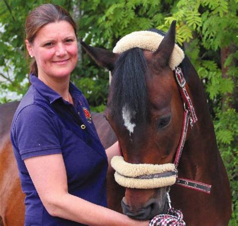 Prof. Dr. Bianca Carstanjen Fachtierarzt für Pferde