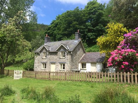 Pwll Pendre / Hawthorn Cottage