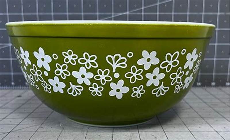 Pyrex Crazy Daisy Pattern