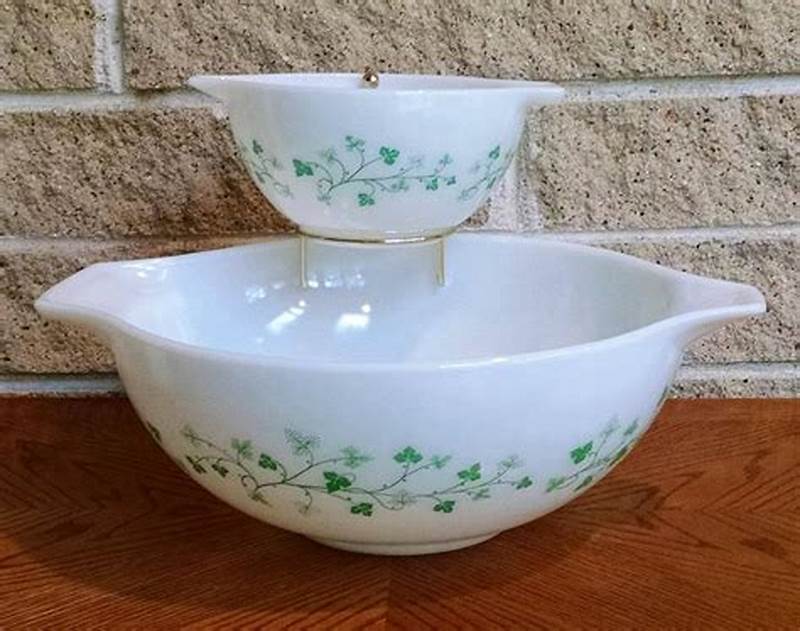 Pyrex Ivy Pattern