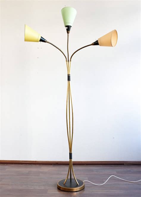 Retro-Floor-Lamp
