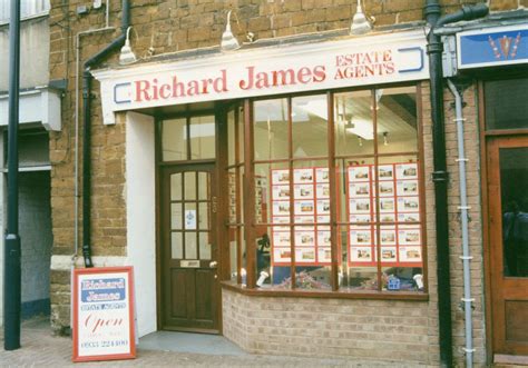 Richard James Estate Agents - West Swindon
