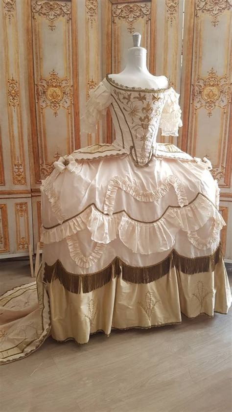 Robe de Cour à Paris