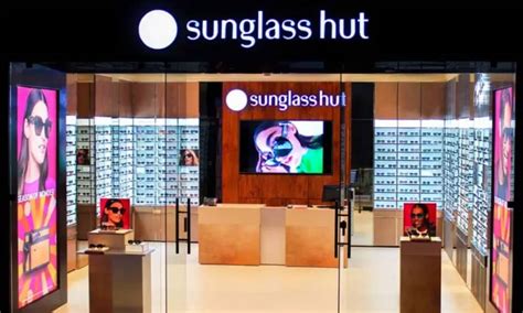 SUNGLASS HUT OUTLET à Douains