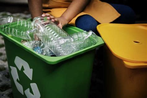 Sampah Plastik Anak