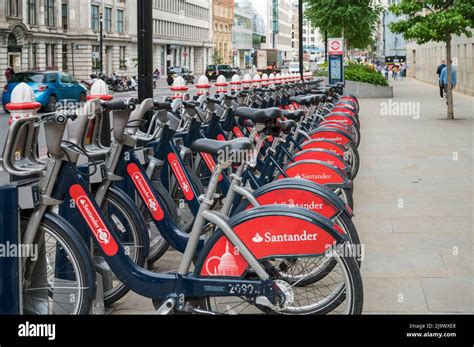 Santander Cycles: Farringdon Street, Holborn