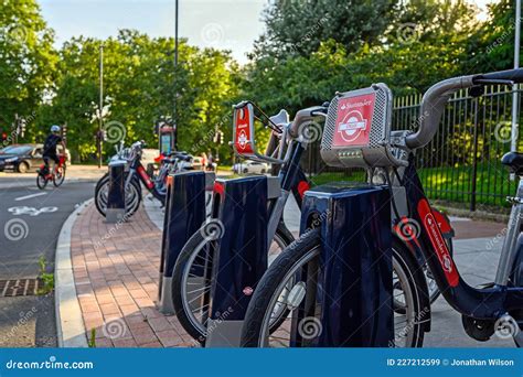Santander Cycles: Rotherhithe Roundabout, Rotherhithe
