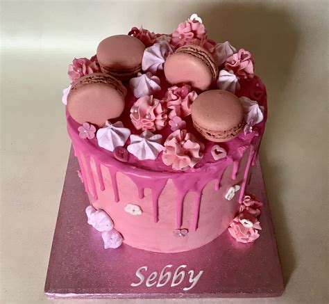 Sarah's Celebration Cakes - Cake Makers Redhill
