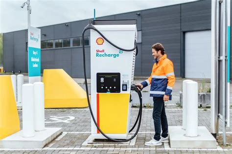Shell Recharge Charging Station à Sommesous