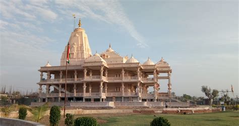 Shri 1008 Chandra Prabhu Digamber Jain Mandir