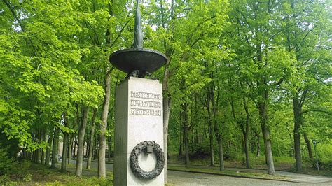 Sowjetisches Ehrenmal (Schönholzer Heide)