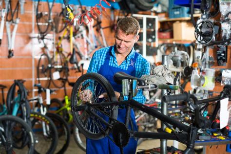 Square wheels bicycle repair and maintenance