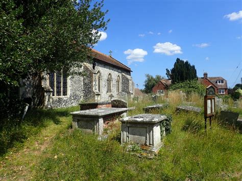 Staple Churchyard à Staple