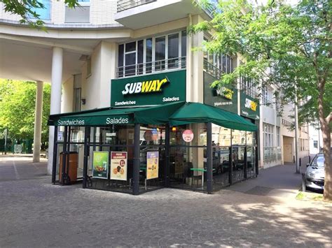 Subway à Courbevoie