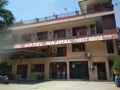 THE HOTEL RAJPAL MUTUN HANDI AND BIRYANI SPECLIST