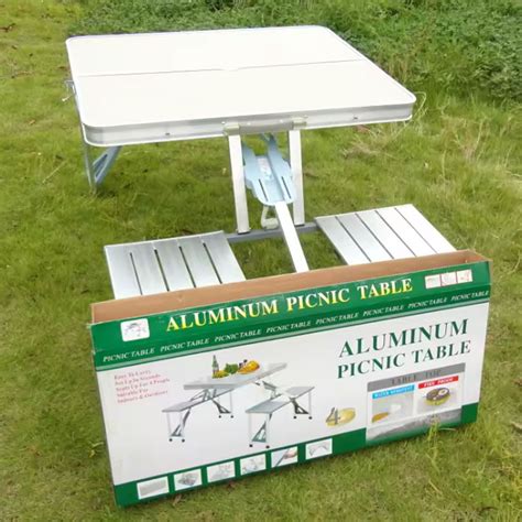 Table de picnic à Authon-du-Perche