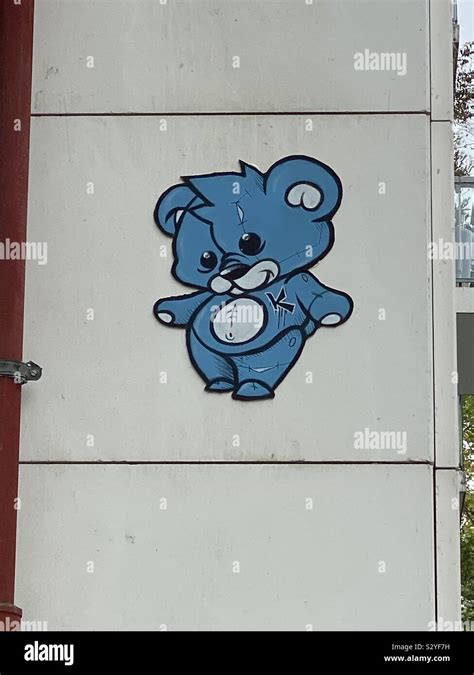 Teddy Bear (street art)