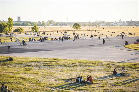 Tempelhofer Feld Heliport