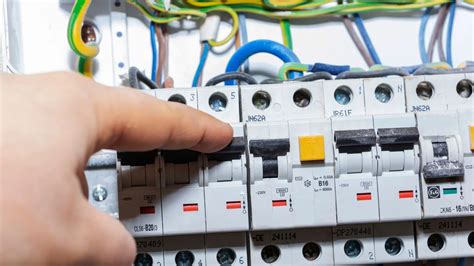 Testing Cheap DC Breakers And How To Not Start Fires