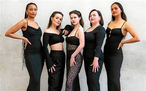 The Dancing Moons à Brest