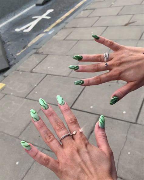 The Floral Nails