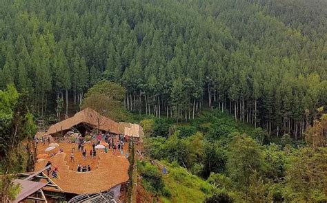 Pemandangan Alam dari Bukit The Lodge Bandung