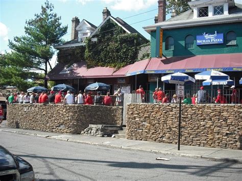 The R Inn Bar & Grill
