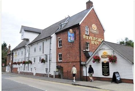 The Riverside Inn - Pub & Grill