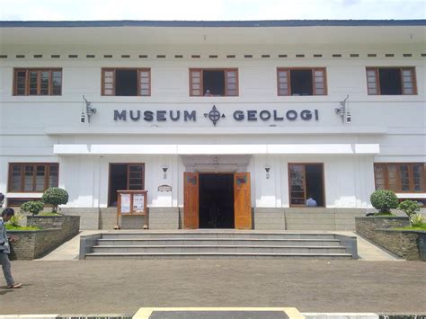 Toko Souvenir Museum Geologi Bandung