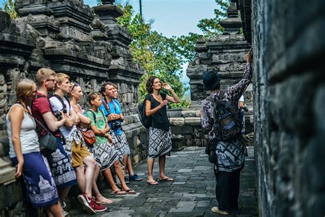 Tour guides in Indonesia