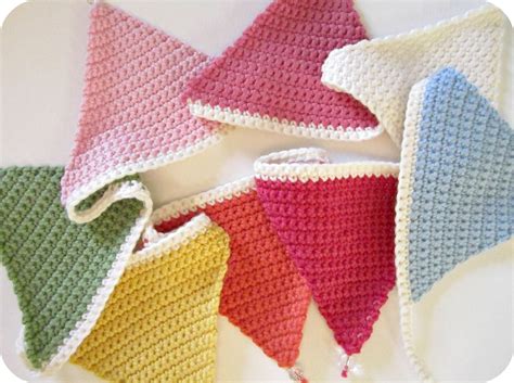 Triangle Crochet Bunt… 