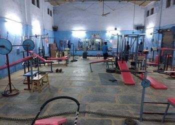 UNIVERSAL GYM