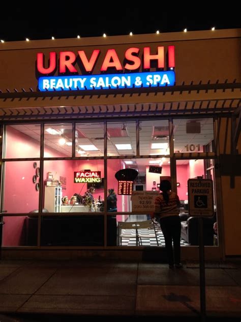 URVASHI BEAUTY INTERNATIONAL ,Best Makeup Artist , Best Salon in Banga