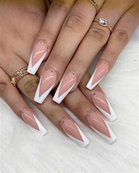 V Nails & Beauty