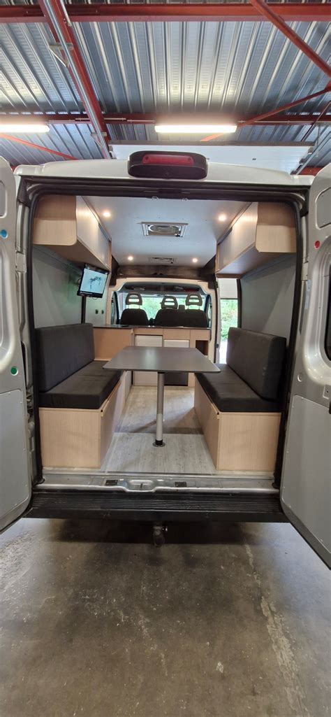 VAN AMENAGEMENT à Ploudaniel