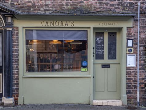 Vanora's Bakery / Tartine Lounge