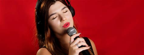 Verity Keays singing teacher/ singing lessons also online