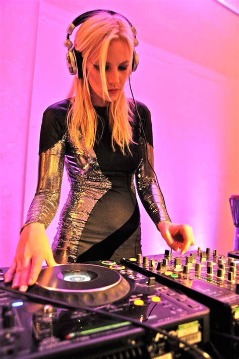 Wedding DJ London - UK DJ - Female DJ - Surrey Wedding DJ - DJ hire - DJ services - Event DJ - Female DJ - SpinSisters