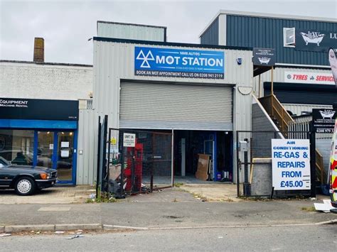 West Molesey Tyre Garage Fitter WLT