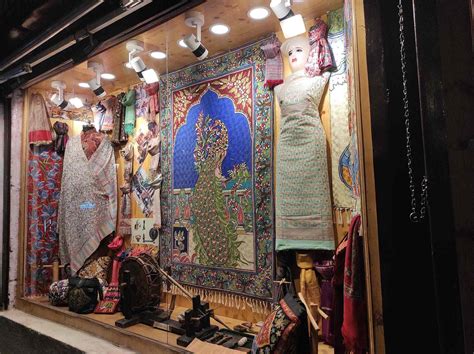 Zanskar Arts | pashmina-Showroom | Shopping In Ladakh| Himalayan shawl Shops In Leh