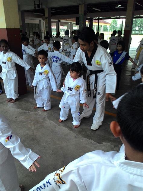 anak kelas 4 taekwondo