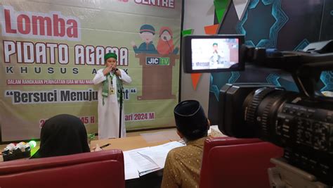 Mengikuti Lomba