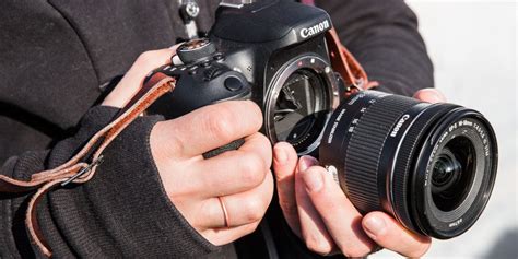cara memasang lensa pada kamera Canon Eos 60D
