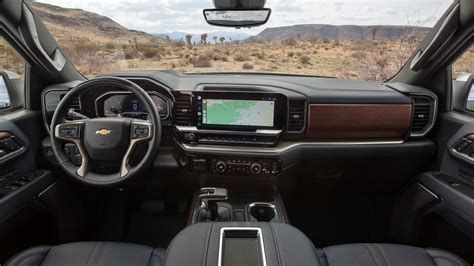 The modern and user-friendly interior of a Chevrolet Silverado, showcasing its technology features.
